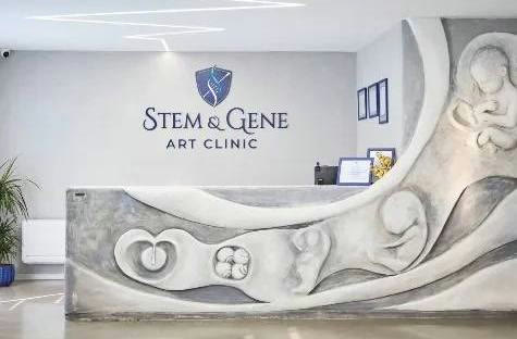 The reception desk at SAGA Stem & Gene ART Clinic with a sculpted wall