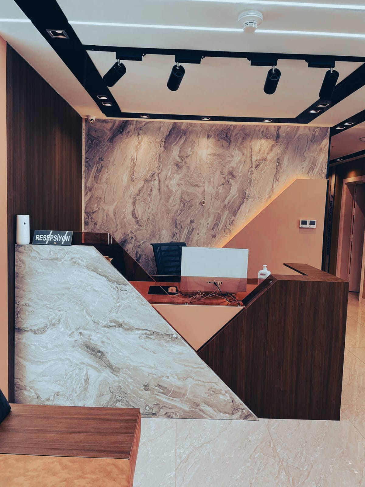 The marble reception desk at Suave Clinic